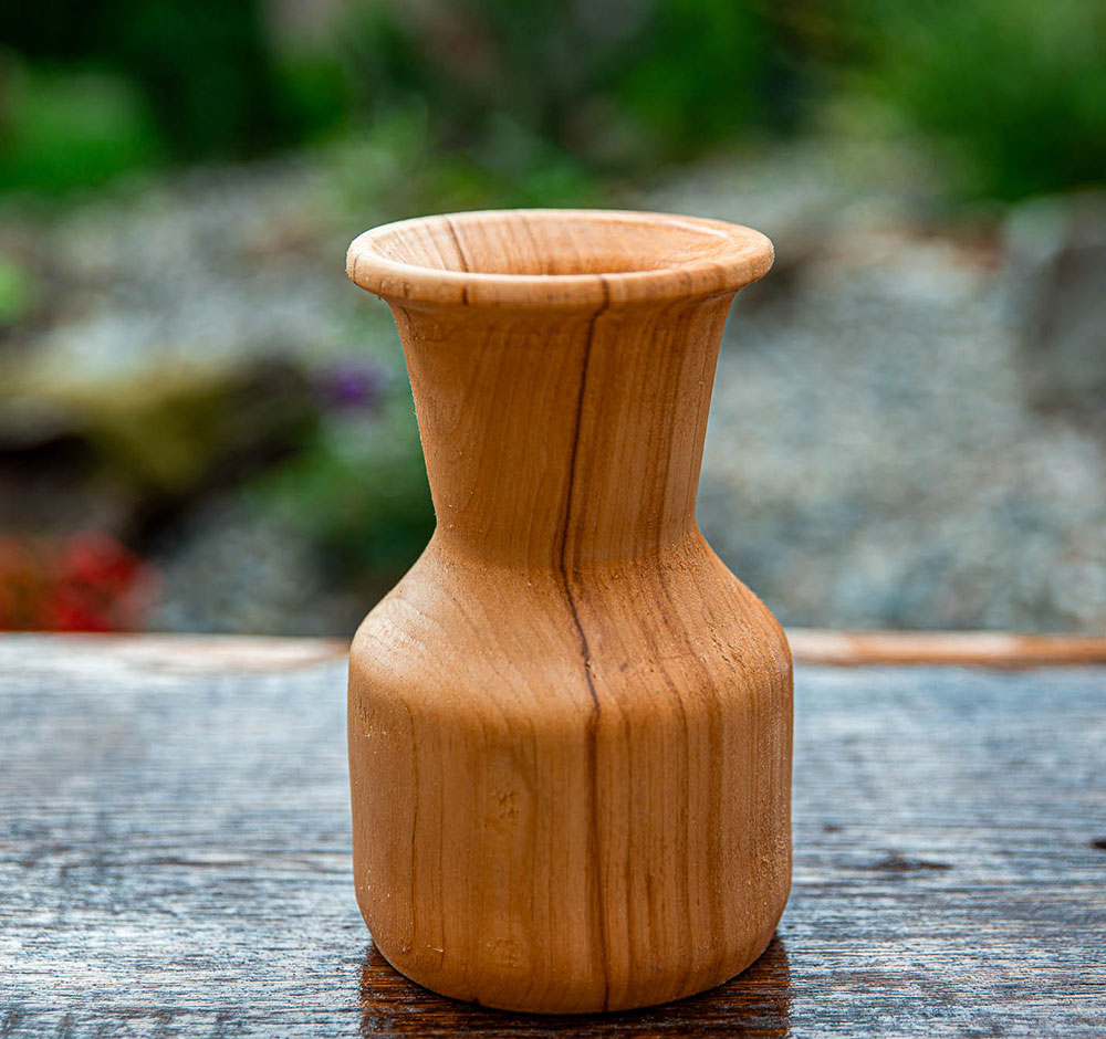 vázička z lipového dřeva